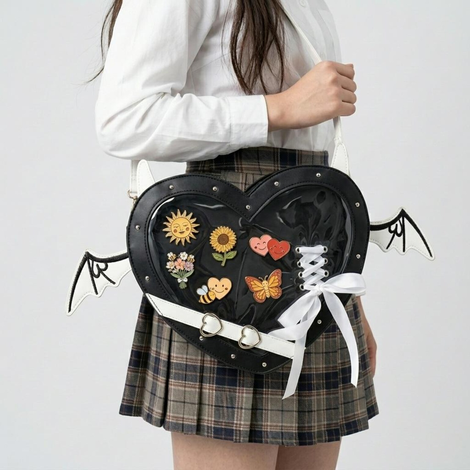 Black Kawaii Heart Convertible Ita Bag for Pin Display Black Kawaii Heart Convertible Ita Bag for Pin Display — ita bag with clear display window