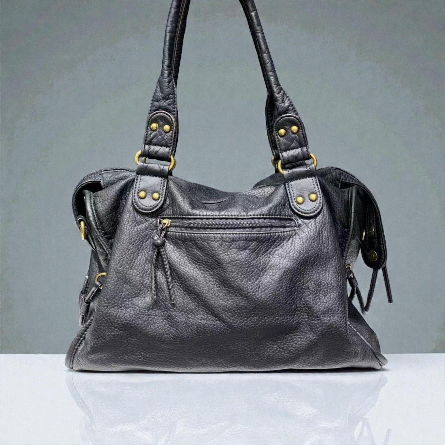 Black Y2K Vintage Crossbody Bag for Pin Display Black Y2K Vintage Crossbody Bag for Pin Display — crossbody ita bag detail view