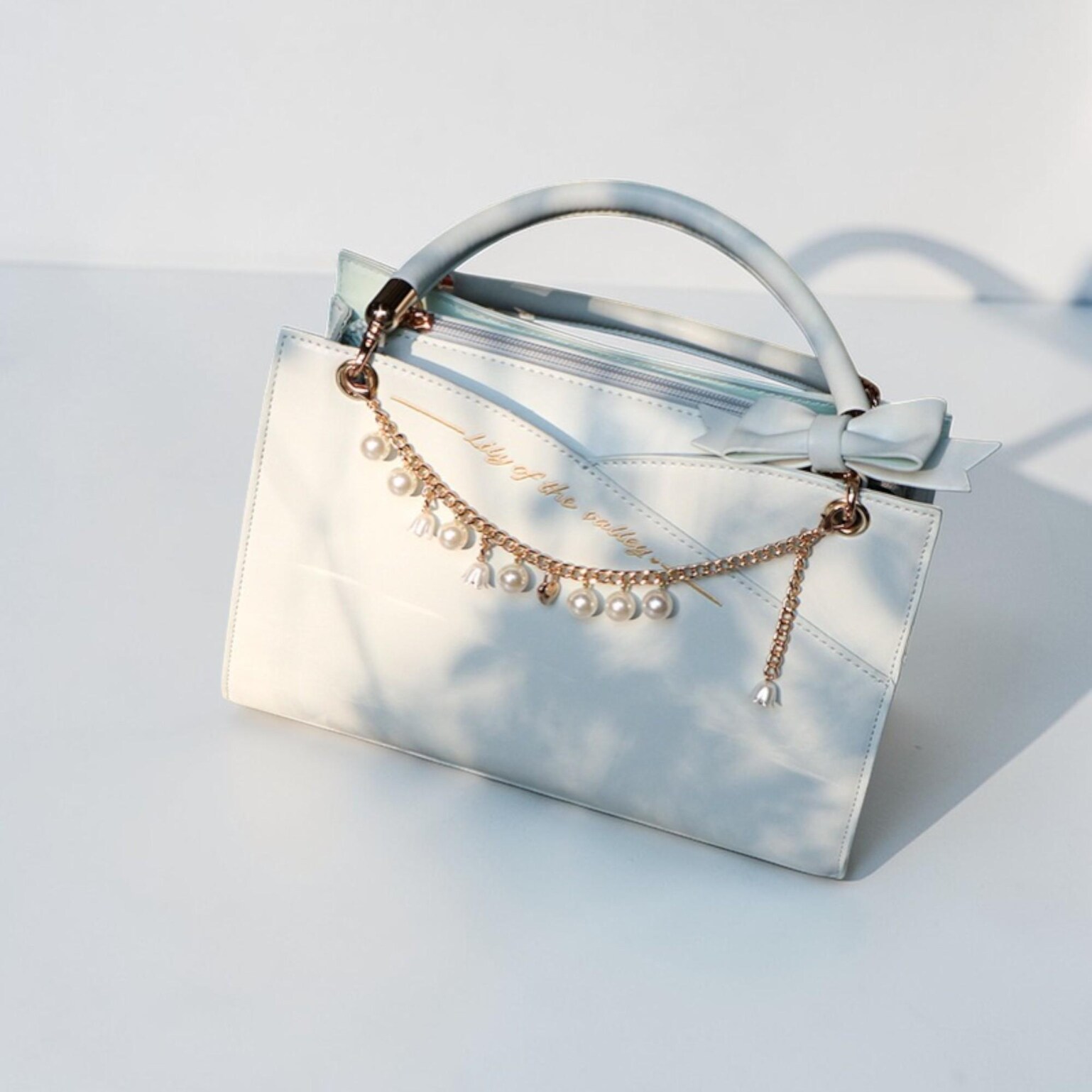 Gold Kawaii Ita Crossbody Bag with Clear Window for Pin Display Gold Kawaii Ita Crossbody Bag with Clear Window for Pin Display — crossbody ita bag detail view