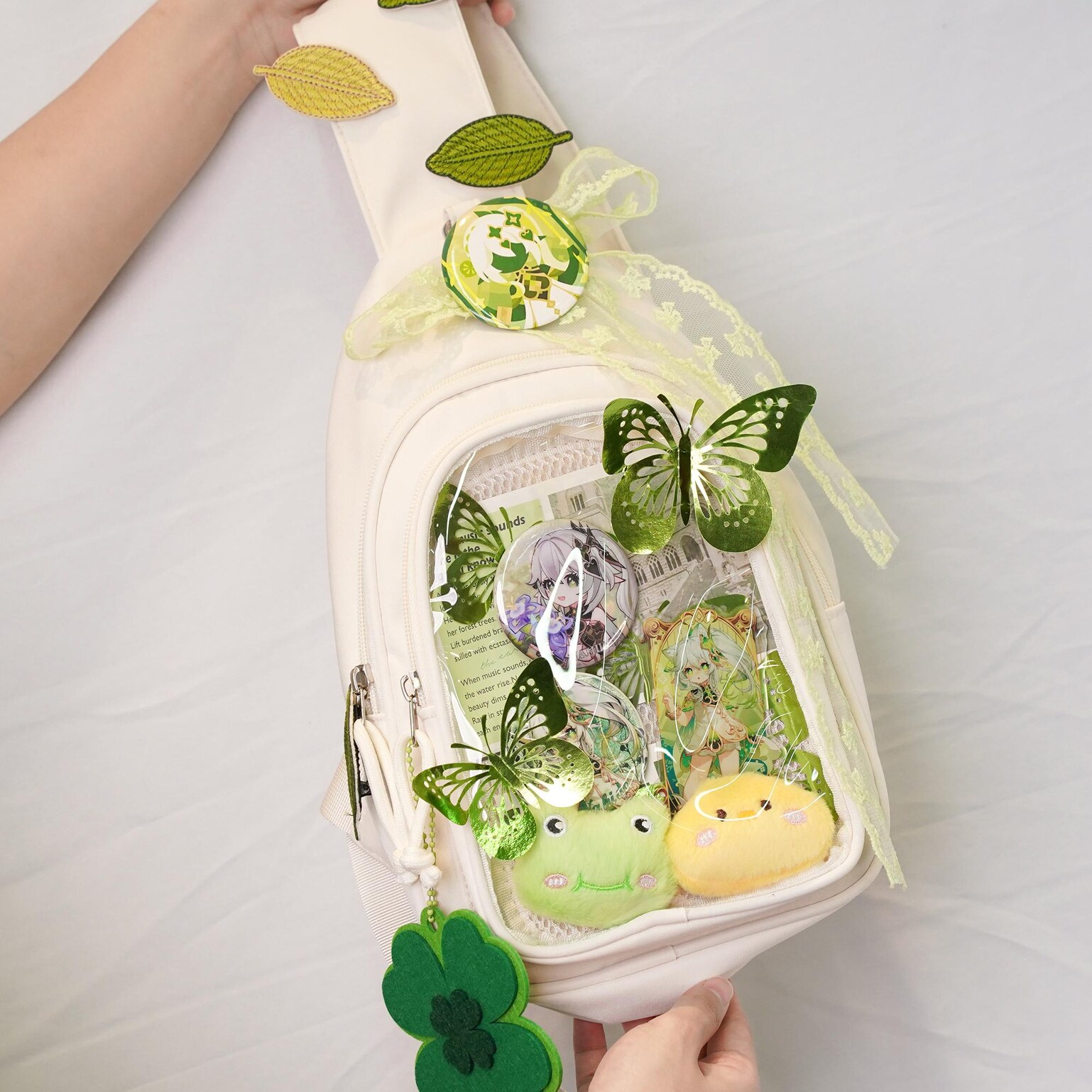 Green Ita Crossbody Bag for Pin Display Green Ita Crossbody Bag for Pin Display — crossbody ita bag detail view