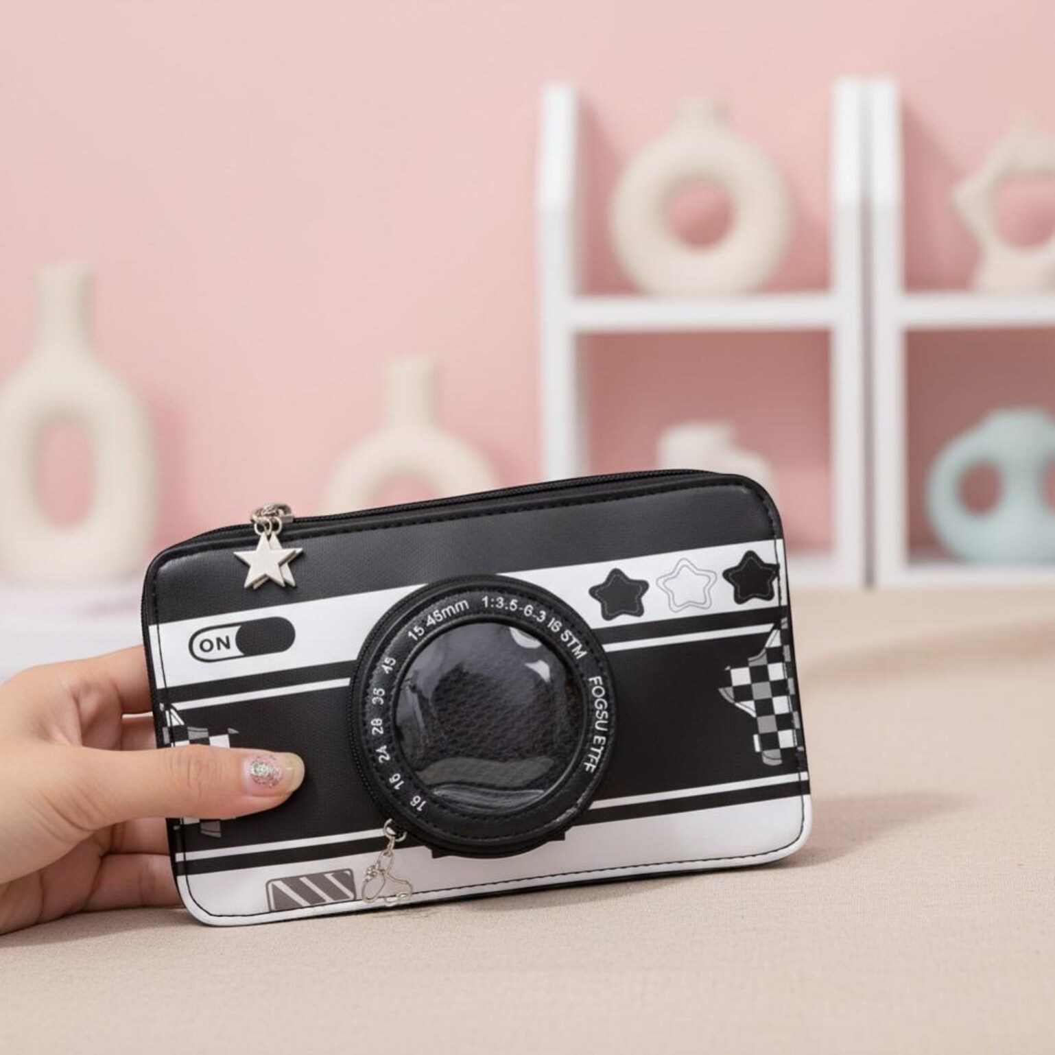 Kawaii Camera Ita Messenger Bag for Pin Display Kawaii Camera Ita Messenger Bag for Pin Display — ita bag detail view