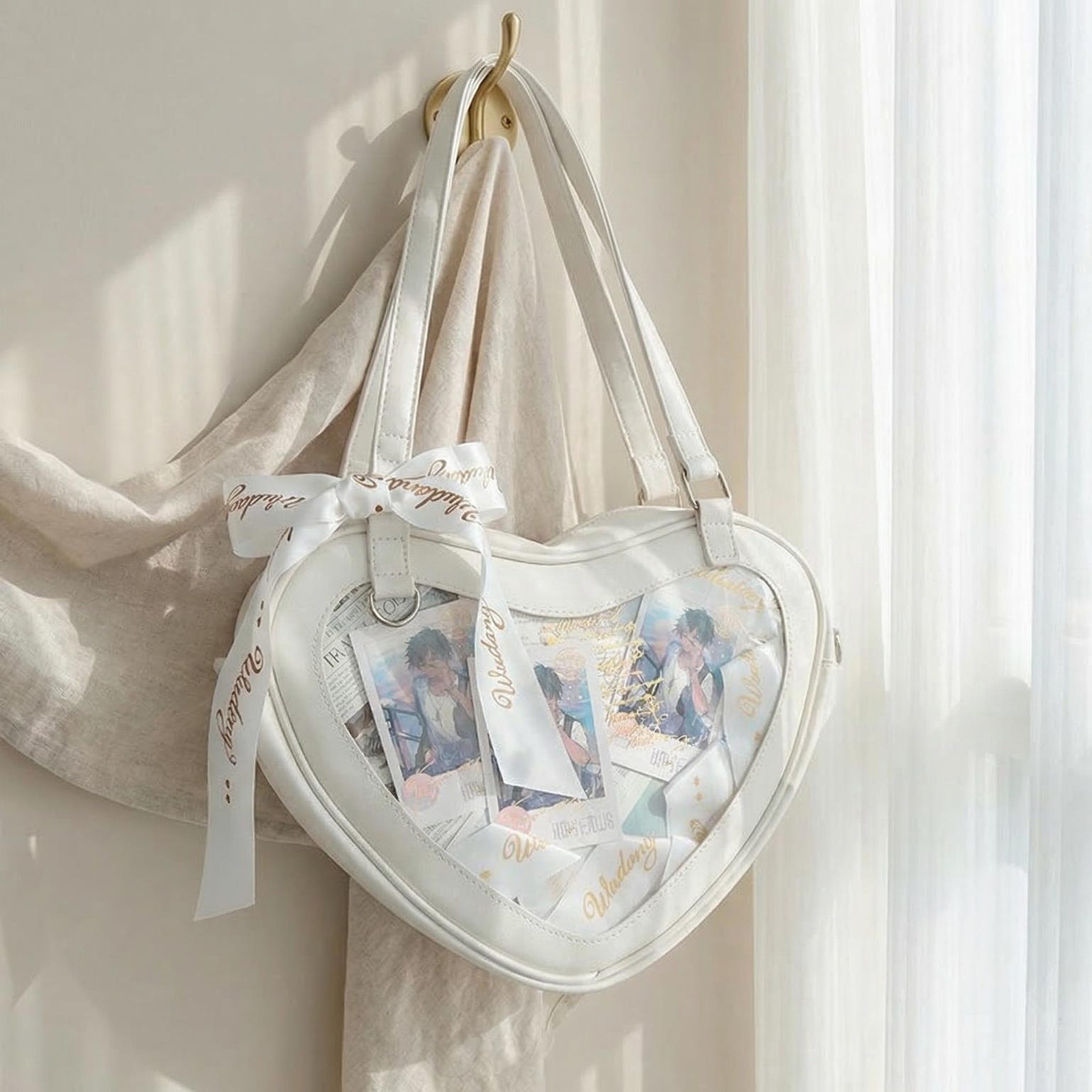 Kawaii Heart Ita Shoulder Bag with Clear Window for Photocards and Pins Kawaii Heart Ita Shoulder Bag with Clear Window for Photocards and Pins — crossbody ita bag detail view