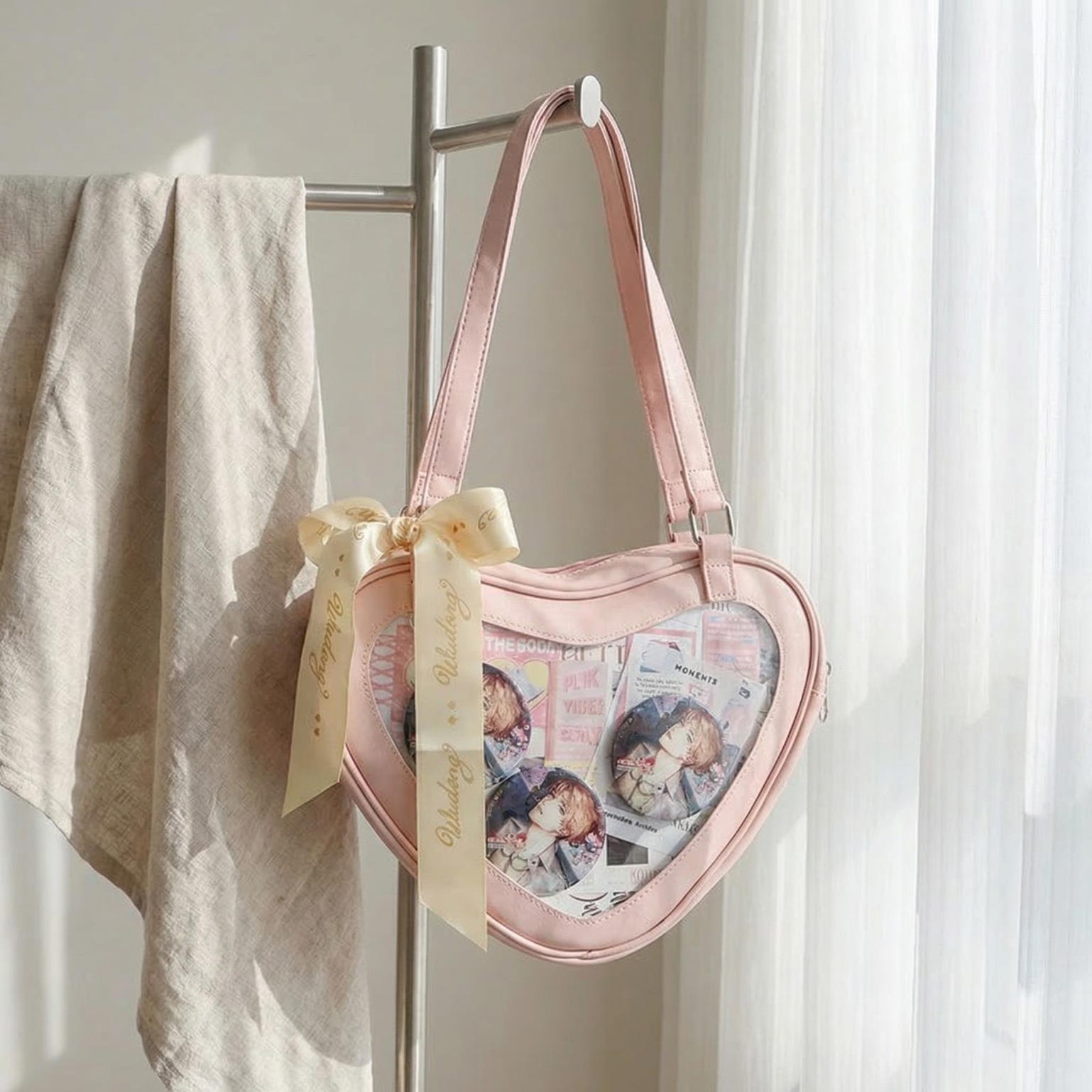 Kawaii Heart Ita Shoulder Bag with Clear Window for Photocards and Pins Kawaii Heart Ita Shoulder Bag with Clear Window for Photocards and Pins — crossbody ita bag detail view