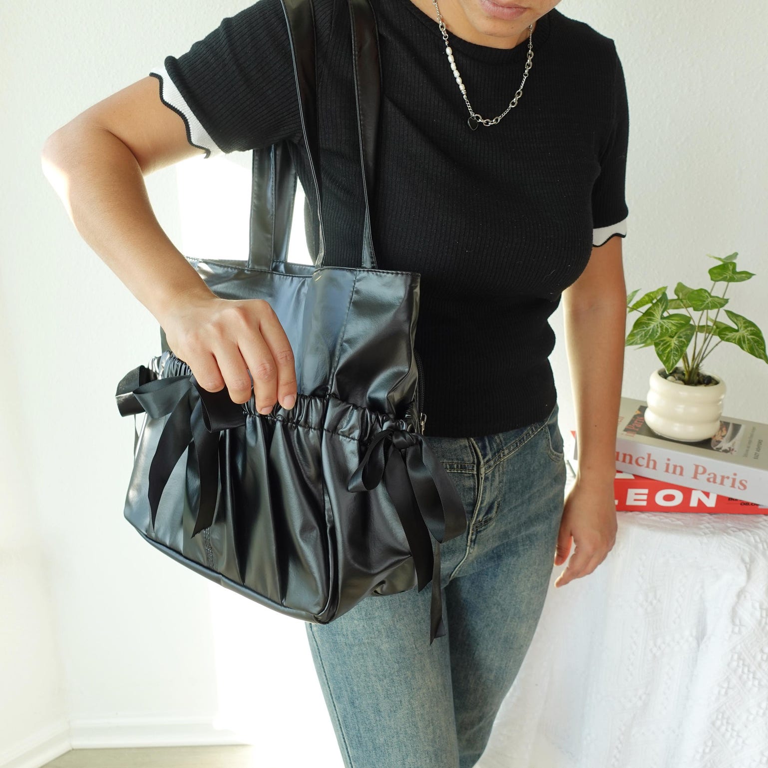 Kawaii Ita Shoulder Bag with Clear Window for Pin Display Kawaii Ita Shoulder Bag with Clear Window for Pin Display — crossbody ita bag detail view