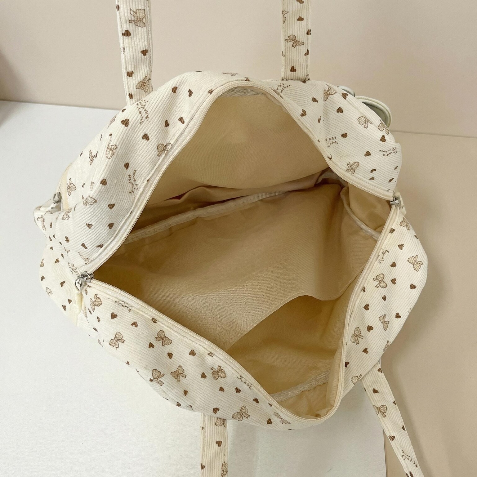 Kawaii Ita Shoulder Bag with Clear Window for Plushies and Pins Kawaii Ita Shoulder Bag with Clear Window for Plushies and Pins — crossbody ita bag detail view