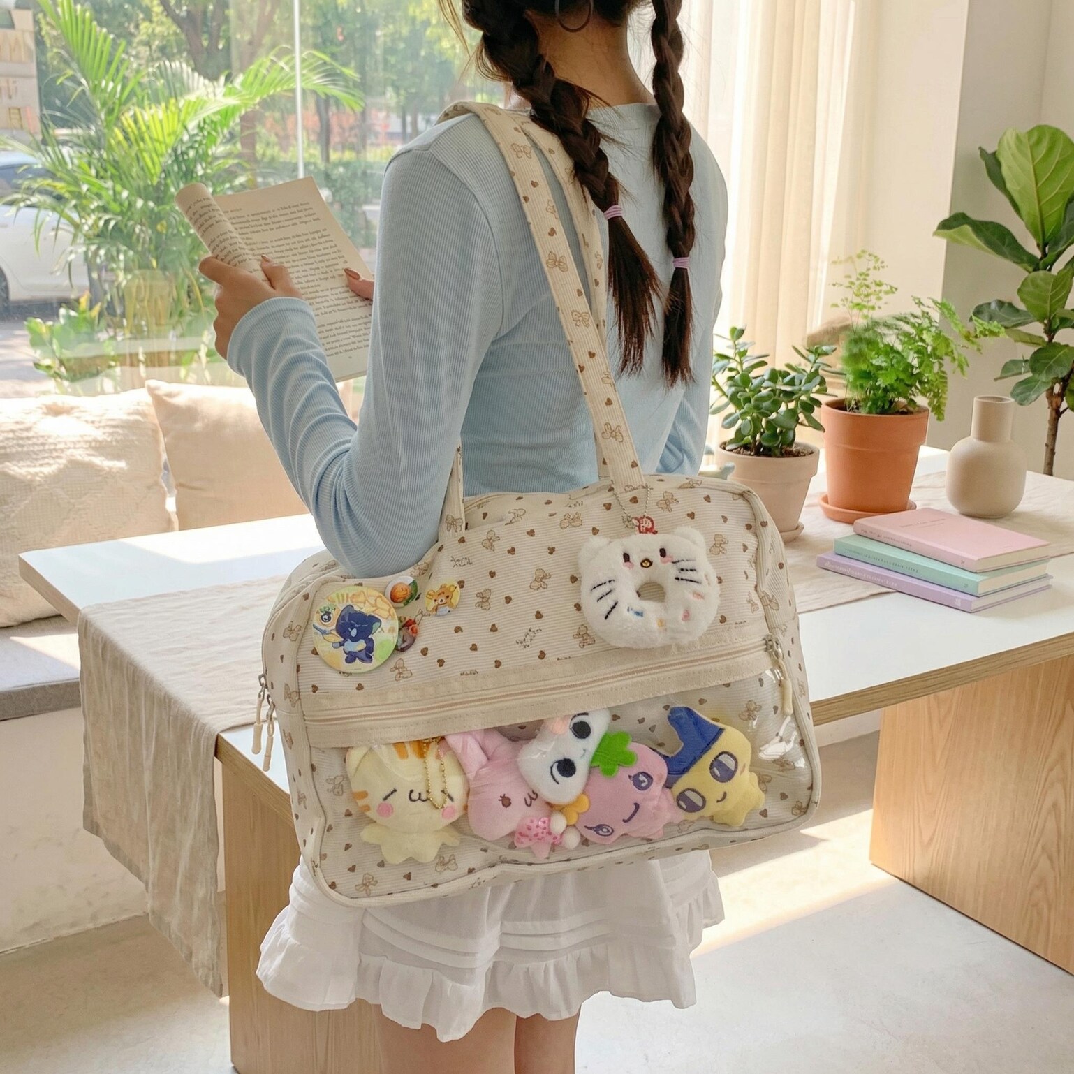 Kawaii Ita Shoulder Bag with Clear Window for Plushies and Pins Kawaii Ita Shoulder Bag with Clear Window for Plushies and Pins — crossbody ita bag detail view