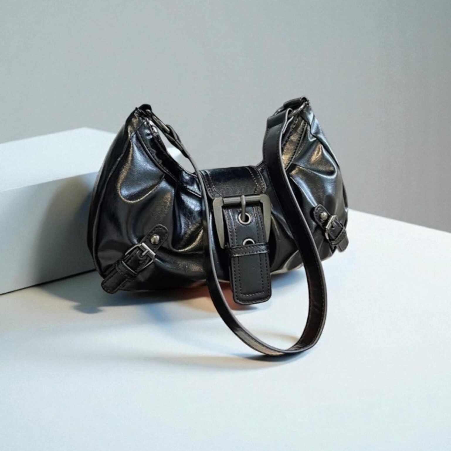 Mini Vintage Shoulder Bag Mini Vintage Shoulder Bag — crossbody ita bag detail view