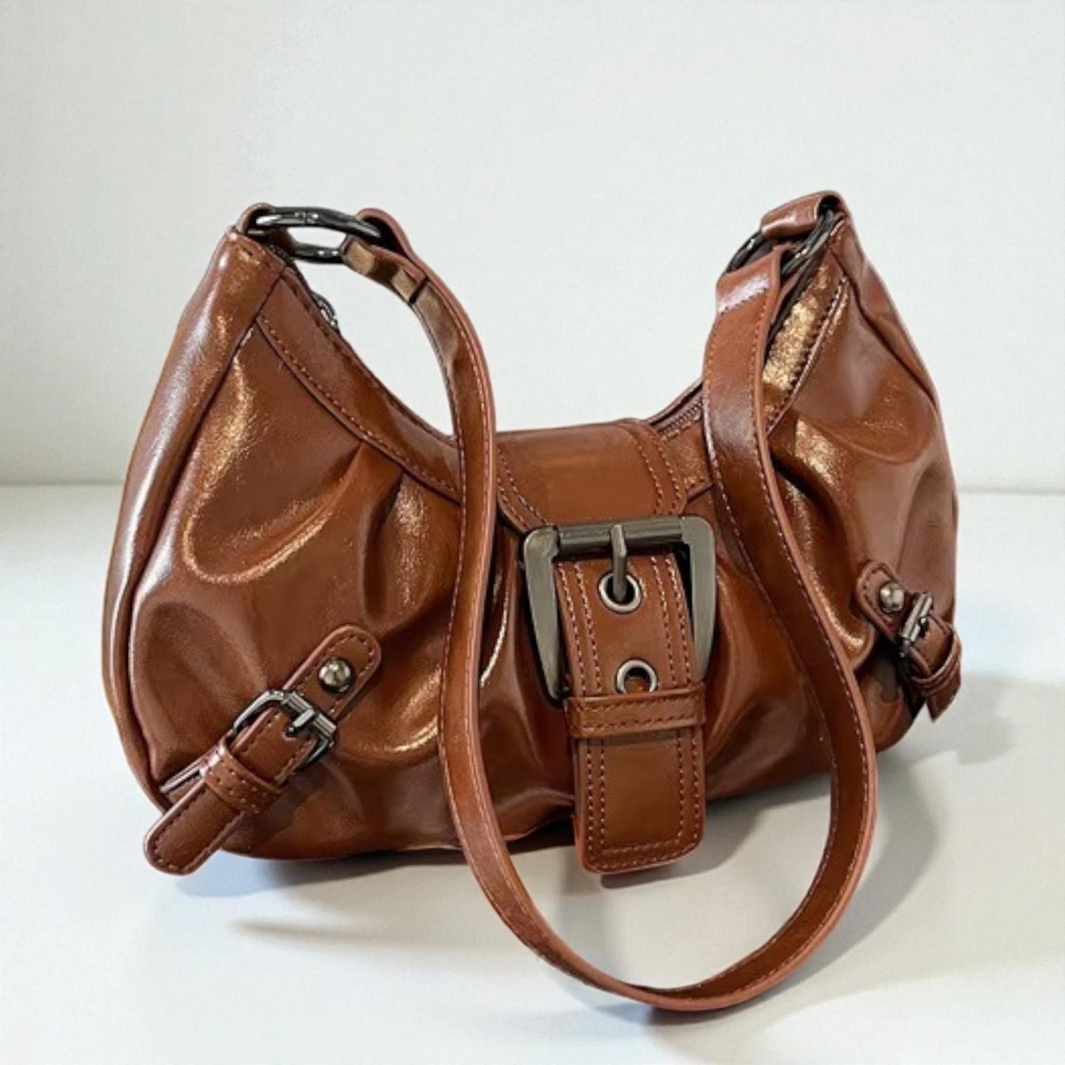Mini Y2K Vintage Shoulder Bag for Pin Display Mini Y2K Vintage Shoulder Bag for Pin Display — crossbody ita bag detail view
