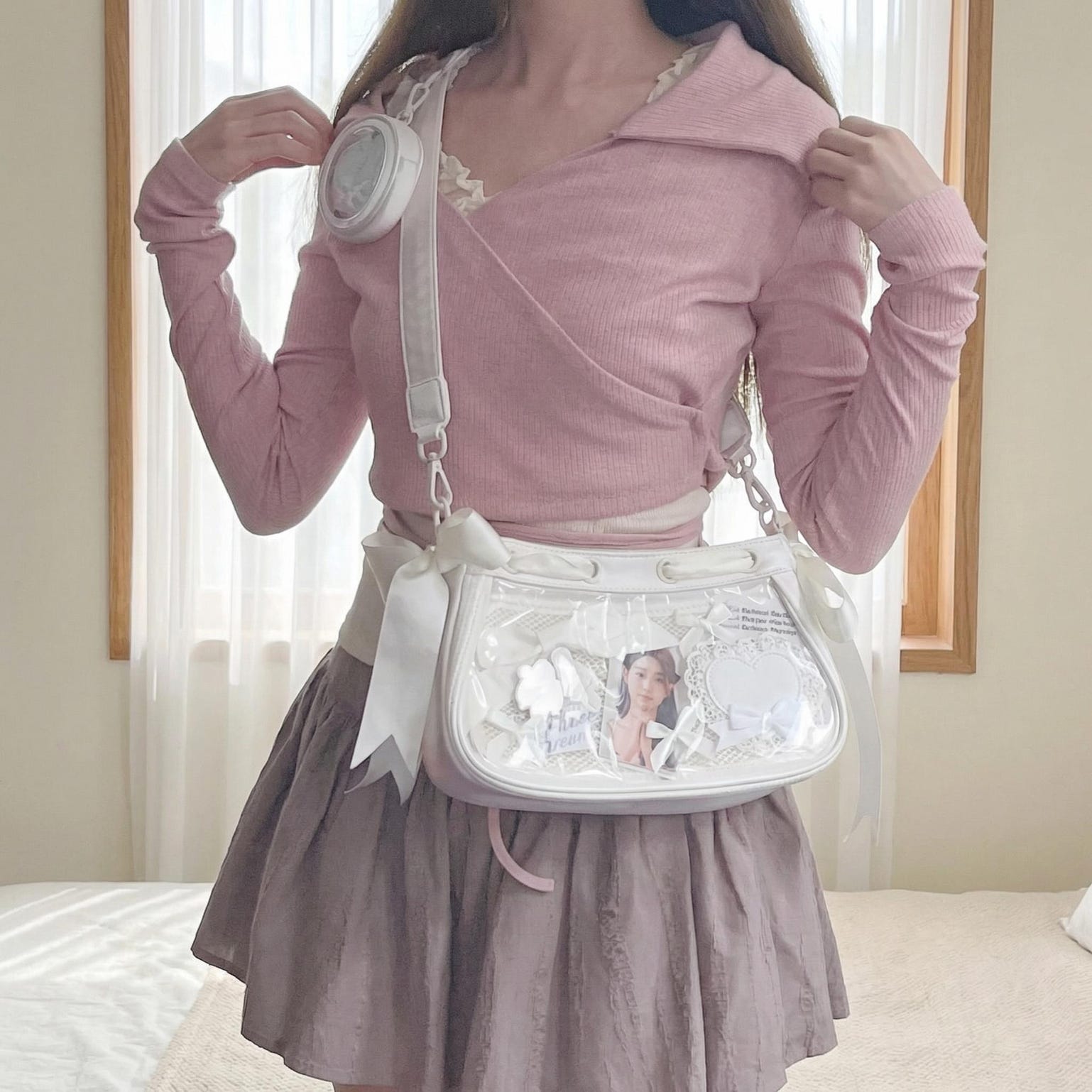 White Kawaii Y2K Ita Shoulder Bag with Clear Window for Photocards and Pins White Kawaii Y2K Ita Shoulder Bag with Clear Window for Photocards and Pins — crossbody ita bag detail view