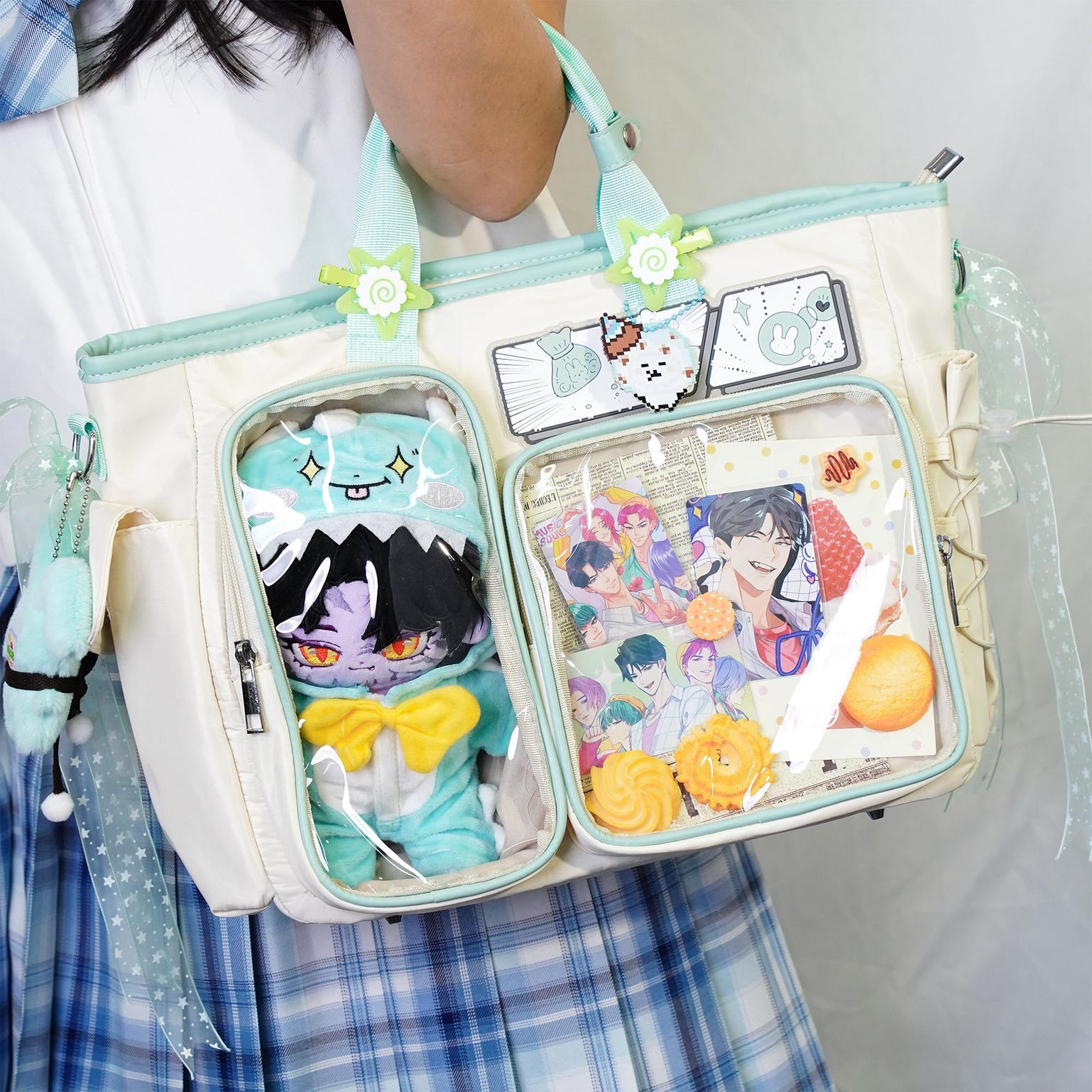 White Plaid Ita Shoulder Bag with Clear Window for Plushies and Pins White Plaid Ita Shoulder Bag with Clear Window for Plushies and Pins — crossbody ita bag detail view